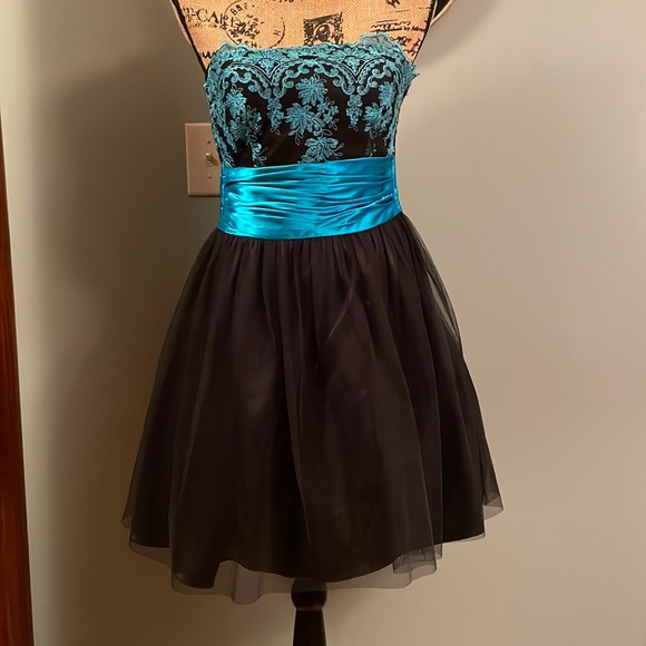 Hailey Logan Dresses & Skirts - Hailey Logan by Adrianna Papell dress vintage 1980s size 9/10